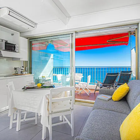 Front De Avec Parking Prive *