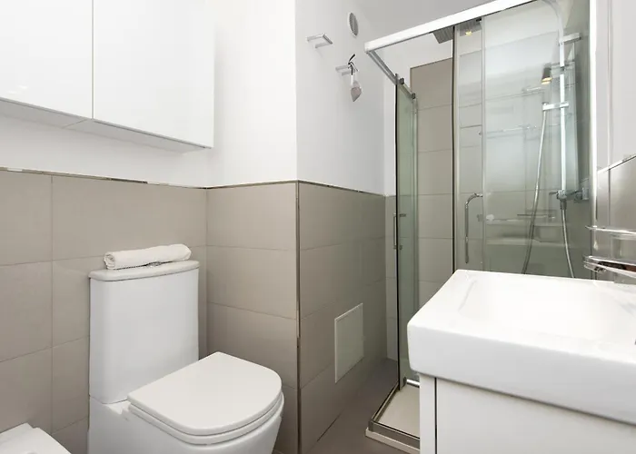 Front De Avec Parking Prive