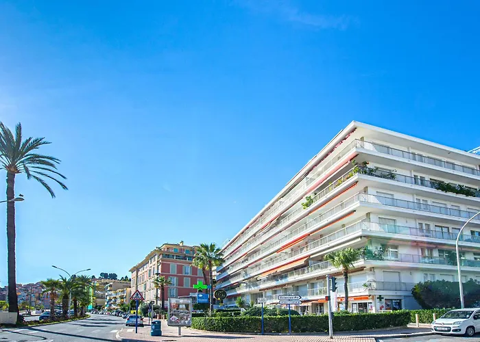 Front De Avec Parking Prive * Мантон