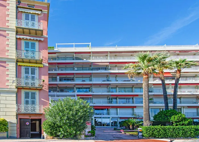 Front De Avec Parking Prive Апартаменти